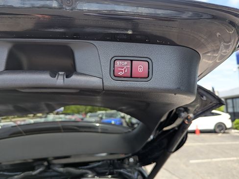 Used 2021 Mercedes-Benz GLB 250 4MATIC w/ Premium Package image 45