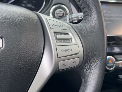 Used 2016 Nissan Rogue SV image 13