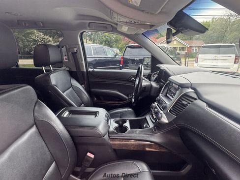 Used 2019 Chevrolet Suburban LT w/ Luxury Package RWD image 22