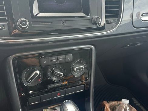 Used 2019 Volkswagen Beetle 2.0T SE image 14