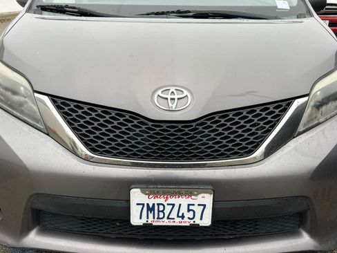 Used 2015 Toyota Sienna SE image 9