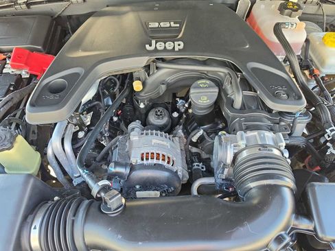 Used 2018 Jeep Wrangler Unlimited Sport S image 13