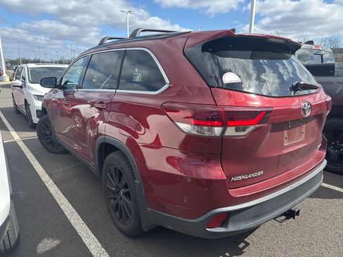 Used 2019 Toyota Highlander SE image 3