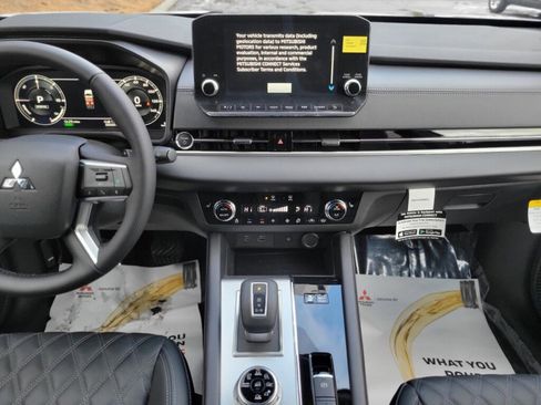 New 2025 Mitsubishi Outlander SEL image 12