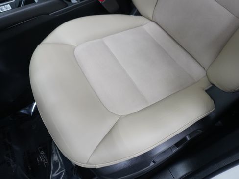 Used 2018 MAZDA CX-5 Touring w/ Preferred Equipment Package FWD image 12