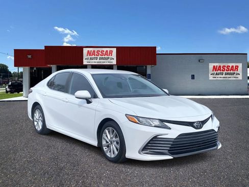 Used 2023 Toyota Camry LE image 3
