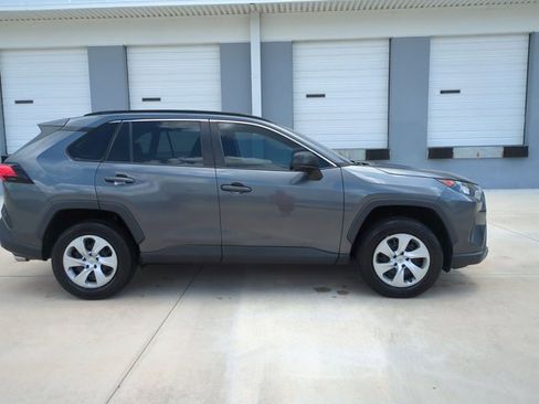 Used 2021 Toyota RAV4 LE FWD image 4
