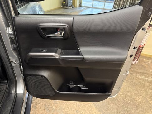 Used 2023 Toyota Tacoma TRD Sport image 28