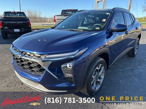 Used 2024 Chevrolet Trax LT w/ Driver Confidence Package image 9