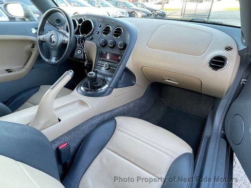 Used 2006 Pontiac Solstice Convertible w/ Premium Package RWD image 14