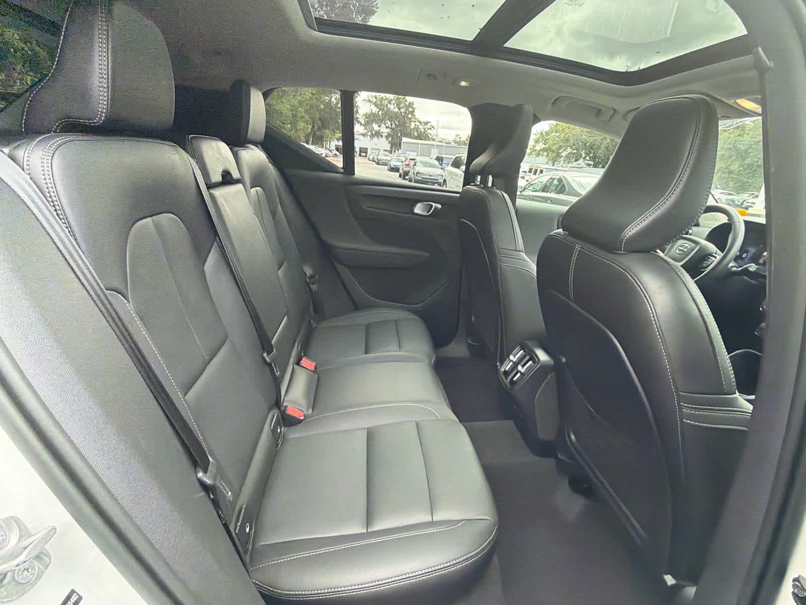 Used 2025 Volvo XC40 B5 Core AWD/4WD image 22