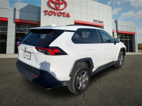 Used 2025 Toyota RAV4 XLE AWD/4WD image 3