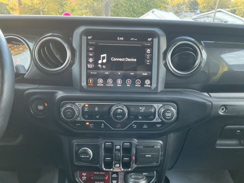 Used 2022 Jeep Wrangler Unlimited Rubicon w/ Trailer Tow Package image 24