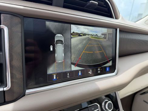 Used 2024 GMC Yukon XL Denali RWD image 30