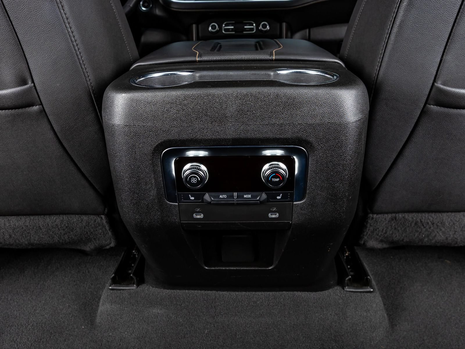 Used 2022 GMC Yukon AT4 AWD/4WD image 30