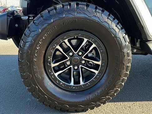 Used 2024 Jeep Wrangler Unlimited Rubicon w/ XTREMEE 35" Tire Package image 10