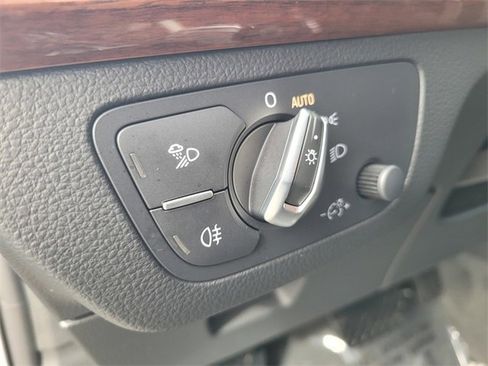 Used 2023 Audi Q5 2.0T Premium w/ Convenience Package image 19