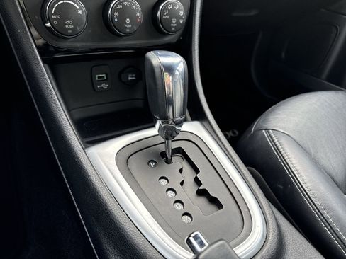 Used 2011 Chrysler 200 Limited image 19