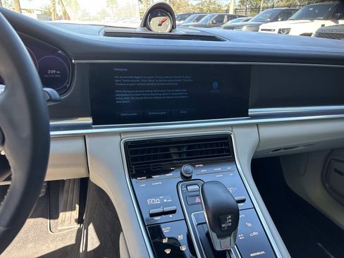 Used 2023 Porsche Panamera 4 Platinum Edition image 24