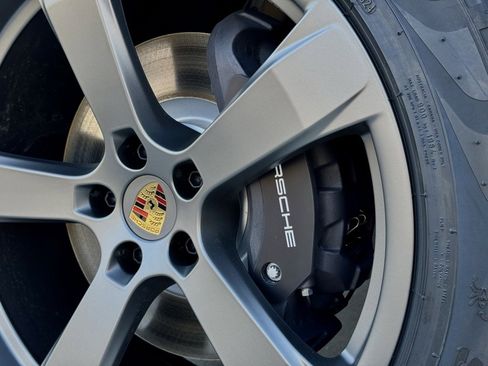 Used 2025 Porsche Macan image 26