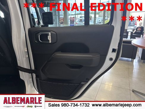 Used 2025 Jeep Wrangler Unlimited Rubicon 392 image 34