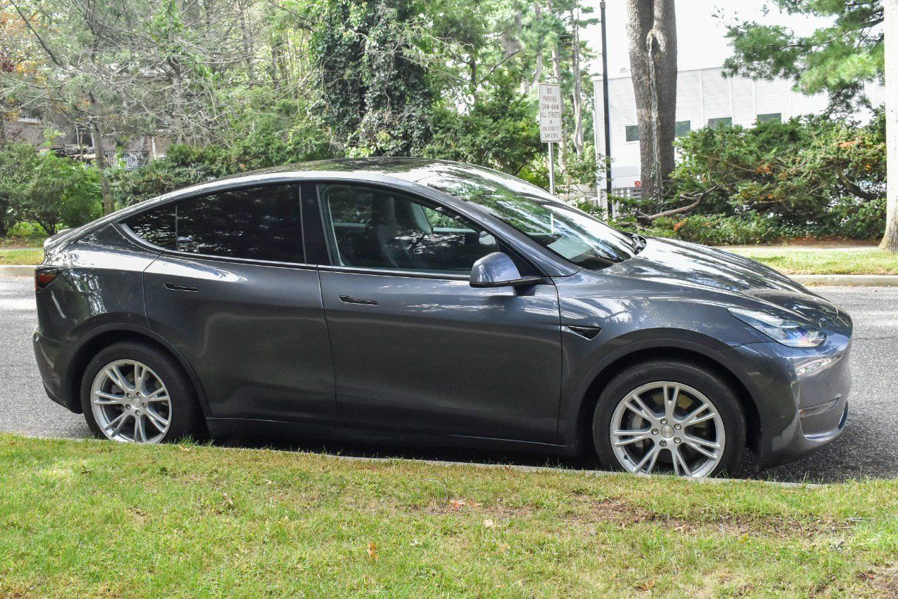 Used 2021 Tesla Model Y Long Range AWD/4WD image 9