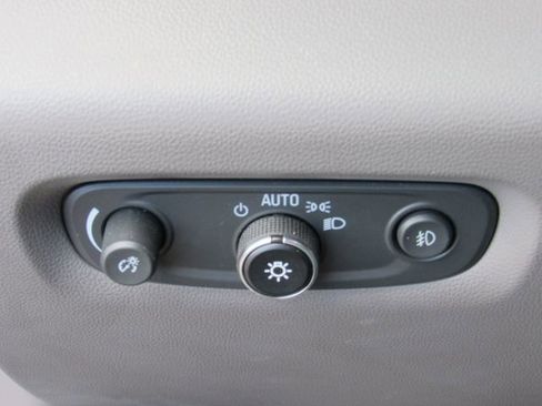 Used 2018 Chevrolet Traverse Premier w/ Driver Confidence II Package FWD image 31