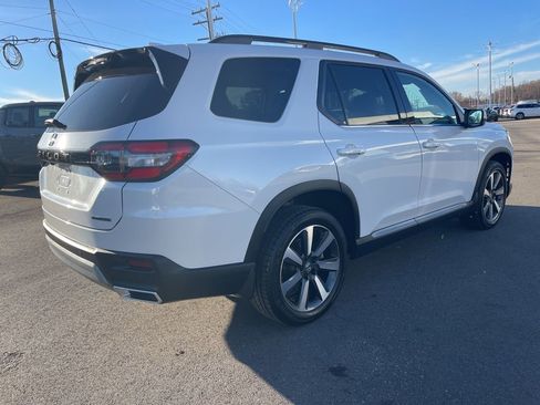 Used 2025 Honda Pilot Touring image 5