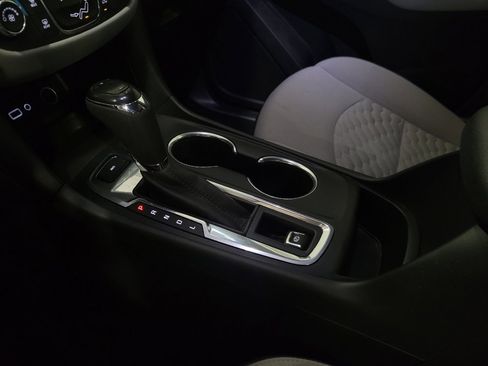 Used 2021 Chevrolet Equinox LS image 26