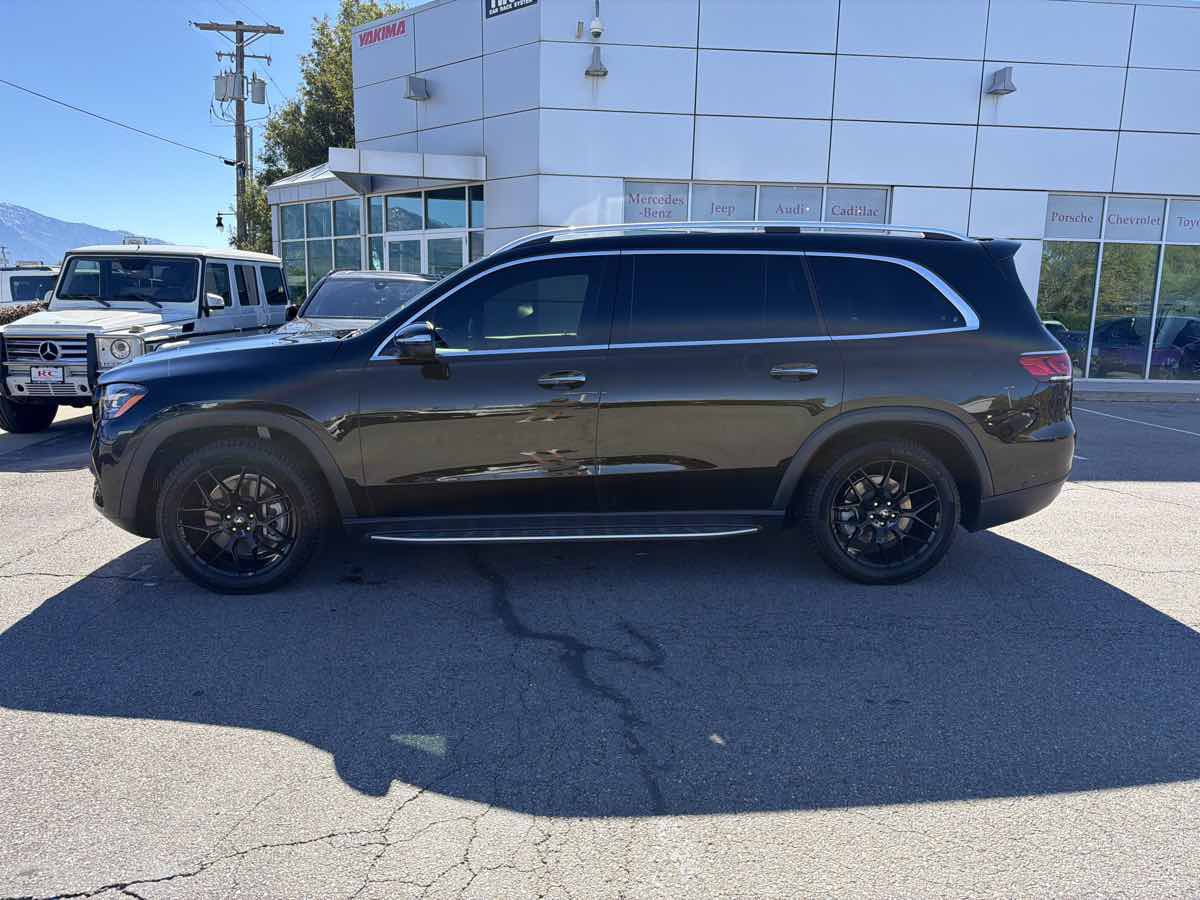 Used 2021 Mercedes-Benz GLS 450 4MATIC image 2