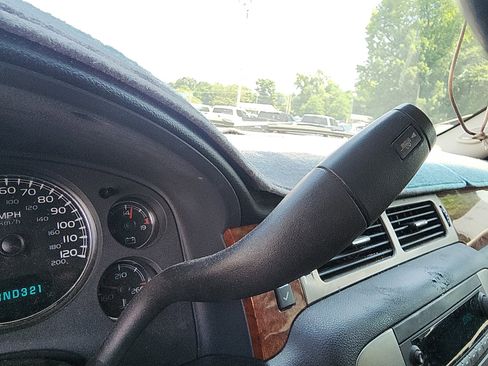 Used 2007 GMC Yukon SLT w/ SLT Preferred Equipment Group RWD image 16