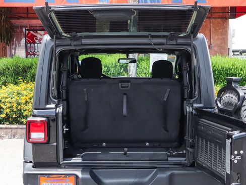 Used 2022 Jeep Wrangler Sport AWD/4WD image 8
