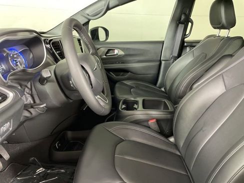 New 2025 Chrysler Voyager LX image 21