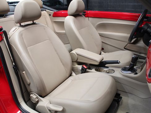 Used 2014 Volkswagen Beetle TDI FWD image 53