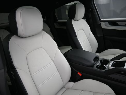 Certified 2024 Porsche Cayenne Coupe AWD/4WD image 27