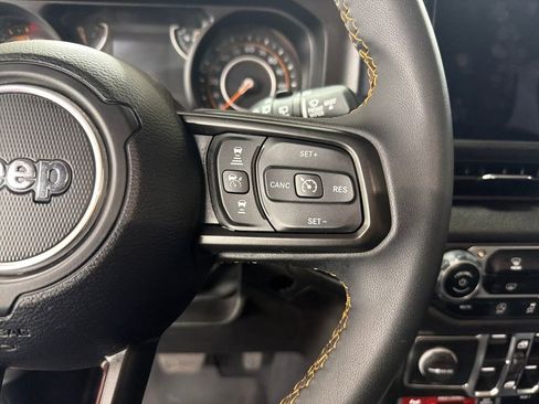 Used 2024 Jeep Wrangler Willys image 21