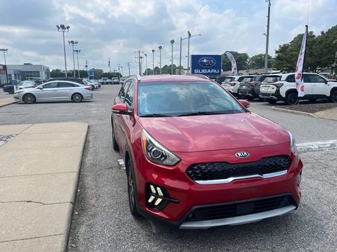 Used 2020 Kia Niro EX FWD image 2