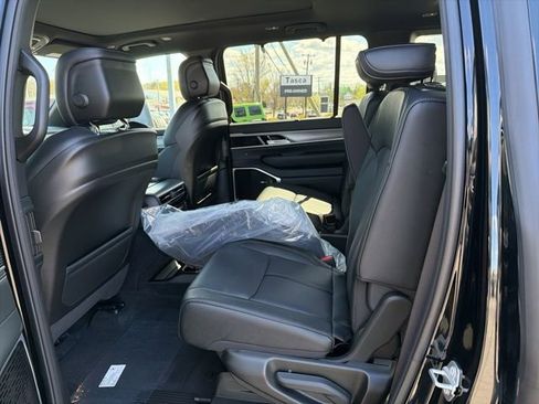 New 2026 Jeep Grand Wagoneer Limited AWD/4WD image 9