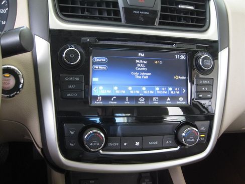 Used 2018 Nissan Altima 2.5 SL w/ 2.5 SL Technology Package FWD image 18