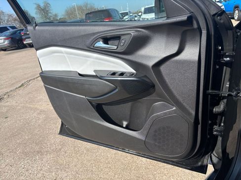 Used 2025 Chevrolet Trax LT image 18