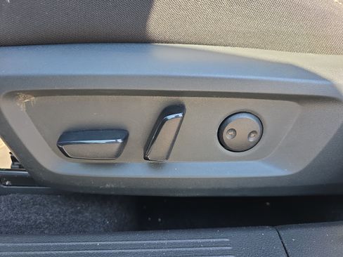 Used 2025 Nissan Rogue SV AWD/4WD image 18