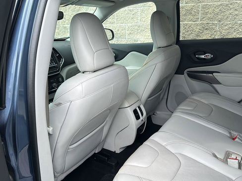 Used 2019 Jeep Cherokee Limited AWD/4WD image 23