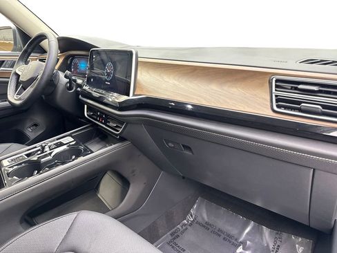 Used 2024 Volkswagen Atlas SE w/ Panoramic Sunroof Package AWD/4WD image 57