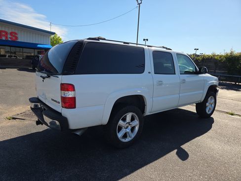 Used 2005 Chevrolet Suburban LT w/ Preferred Equipment Group RWD image 5
