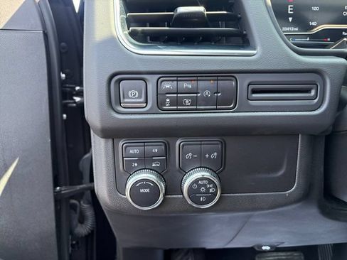 Used 2024 GMC Yukon SLT w/ SLT Premium Package AWD/4WD image 22
