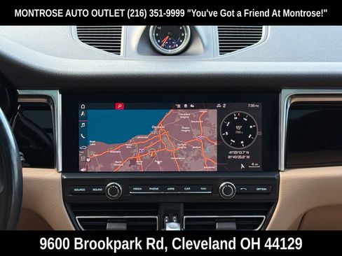 Used 2020 Porsche Macan AWD/4WD image 22