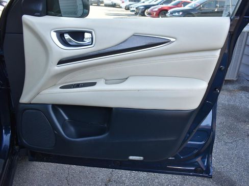 Used 2019 INFINITI QX60 Luxe w/ Essential Package image 42