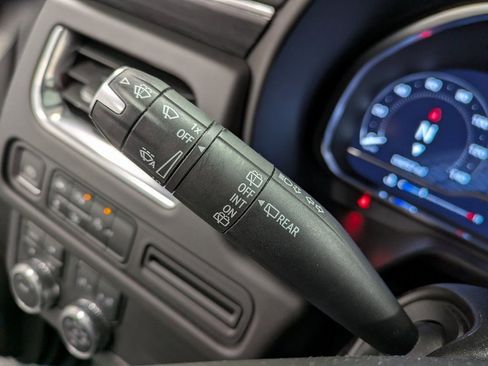 Used 2023 GMC Yukon SLT w/ SLT Luxury Package image 17