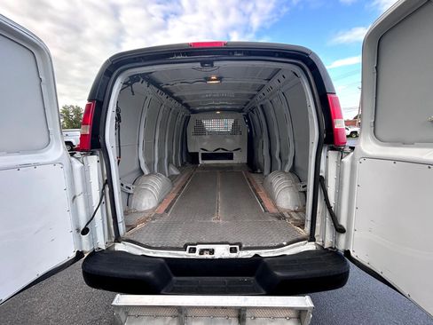 Used 2014 Chevrolet Express 3500 Extended image 9