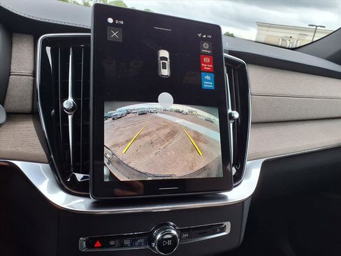 New 2026 Volvo XC90 T8 Core w/ Protection Package Premier image 16